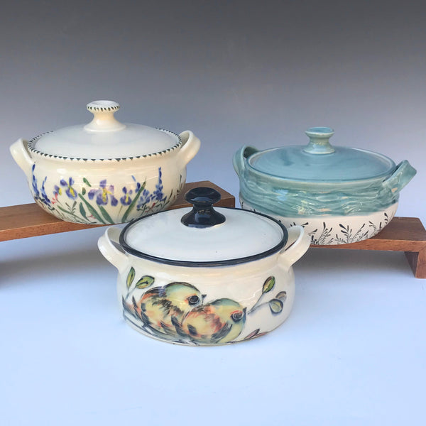Covered casserole, baker